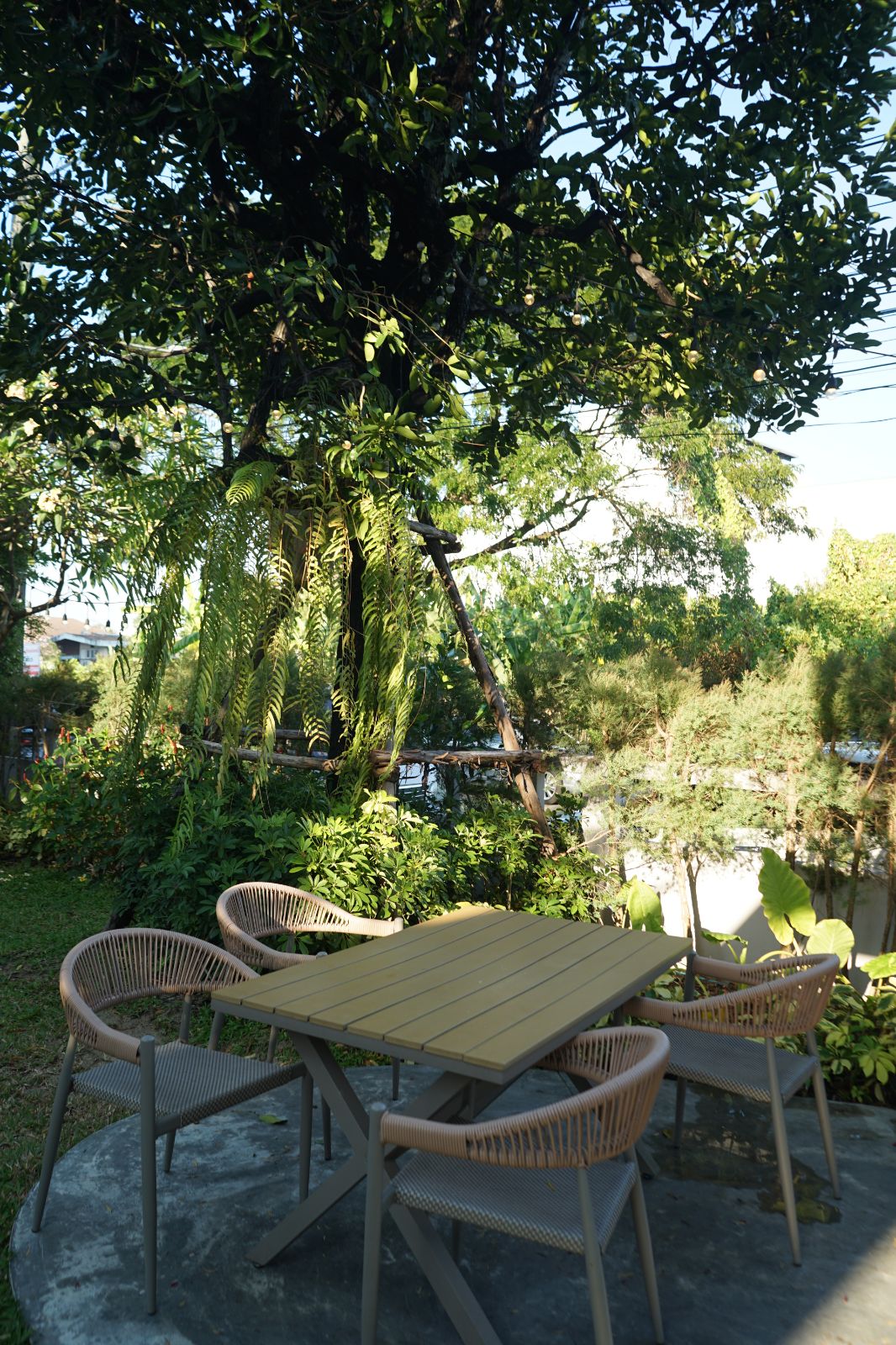 Feed the Beast ambiance image 8