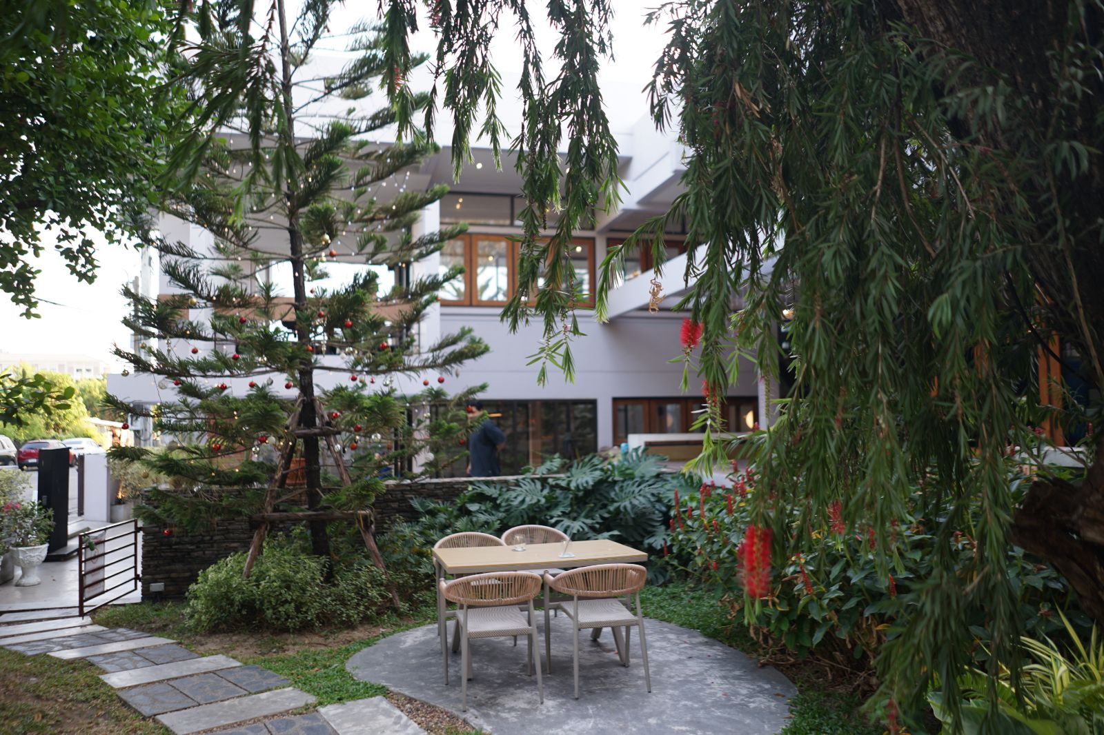 Feed the Beast ambiance image 15