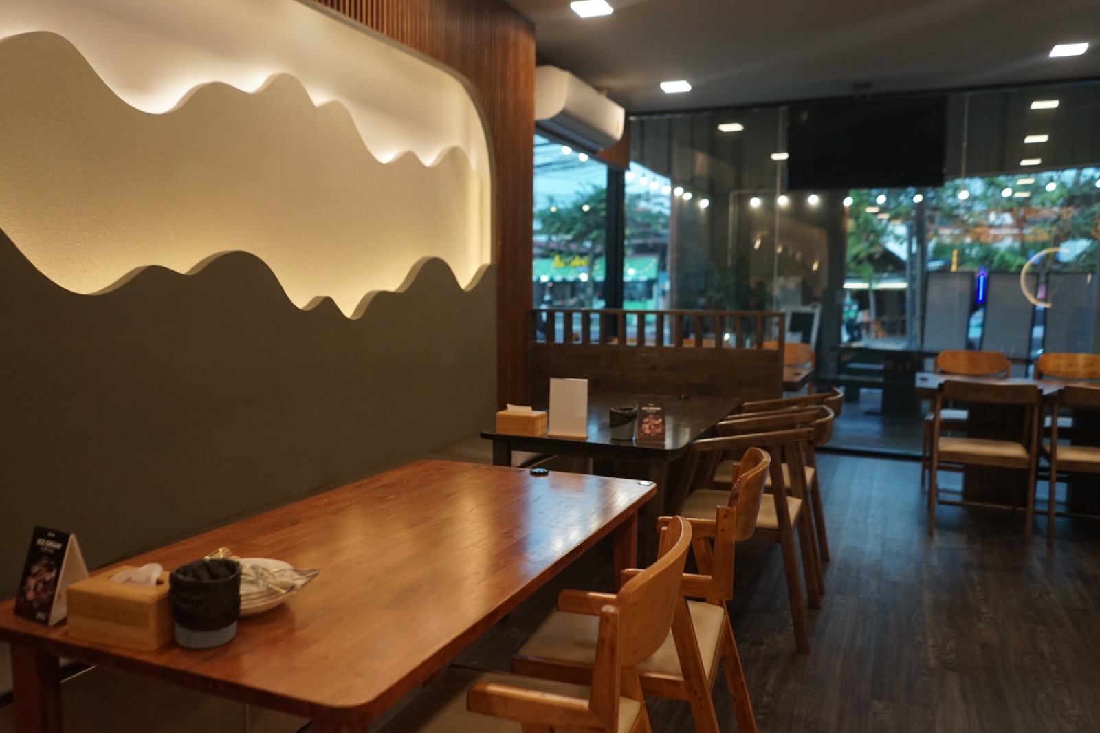 OPPA SARANGHAE & SUSHI HAN ambiance image 8