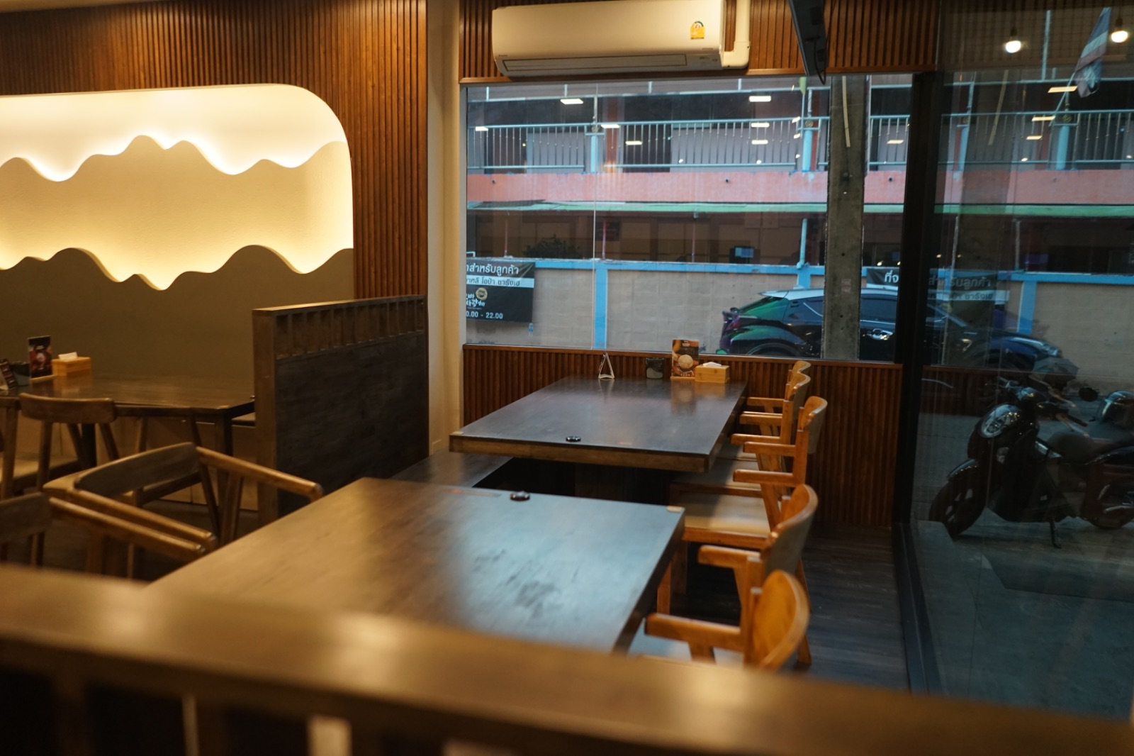 OPPA SARANGHAE & SUSHI HAN ambiance image 2