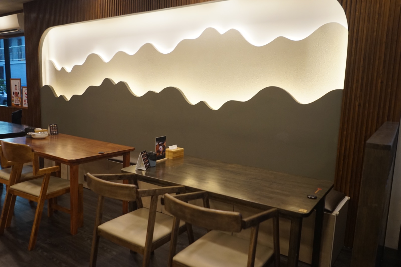 OPPA SARANGHAE & SUSHI HAN ambiance image 4