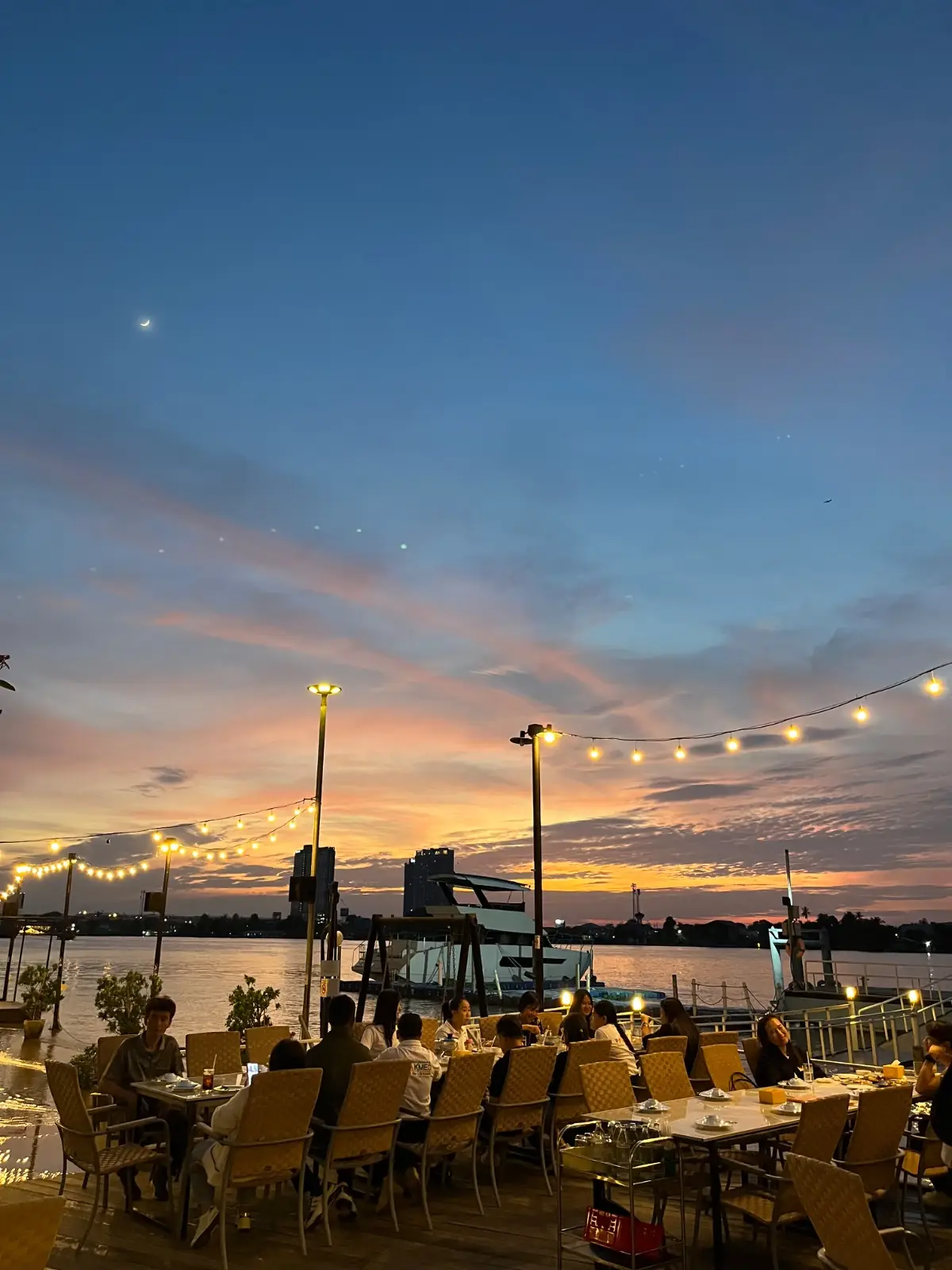 เรือนน้ำ ambiance image 3