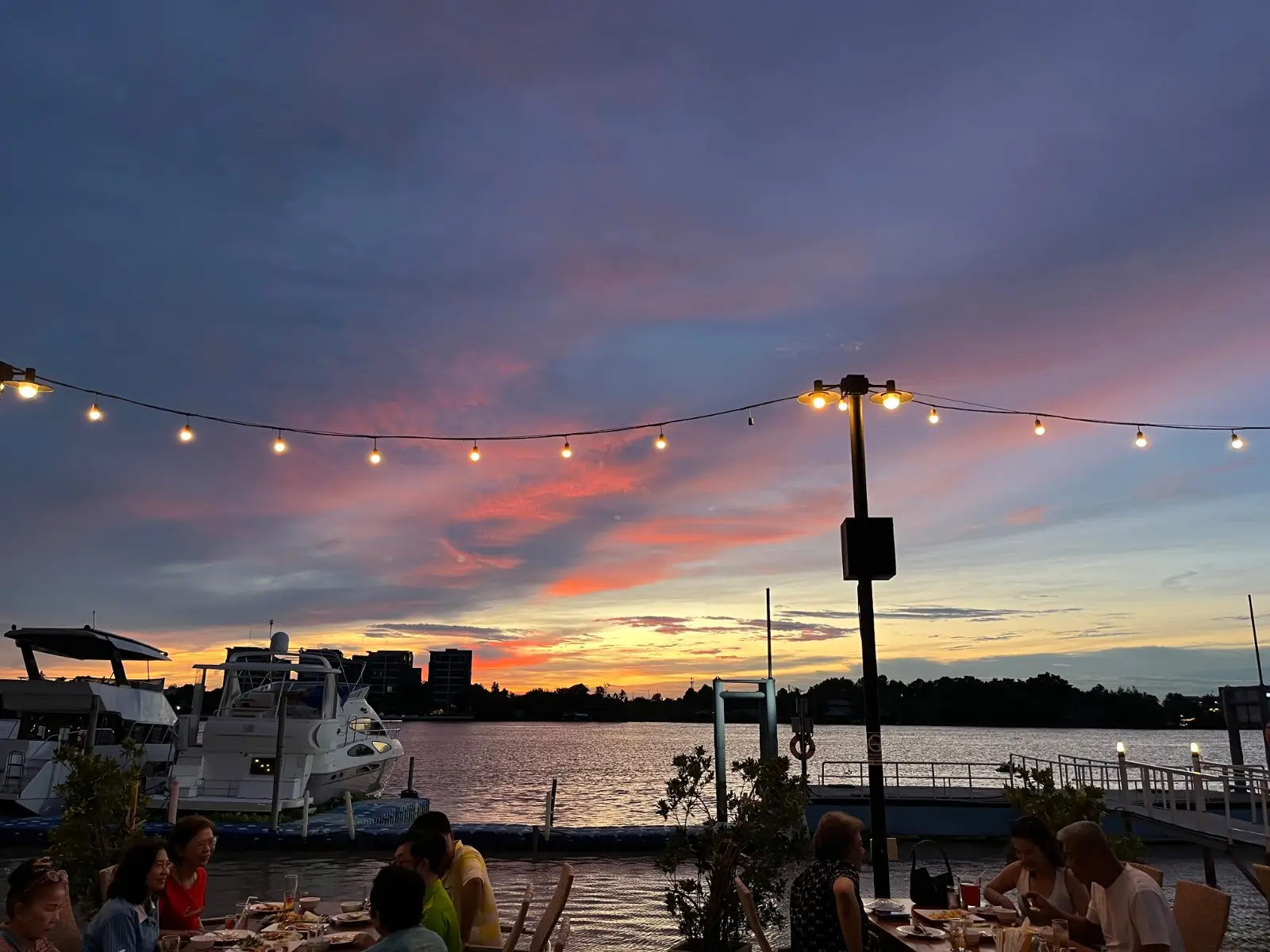 เรือนน้ำ ambiance image 4