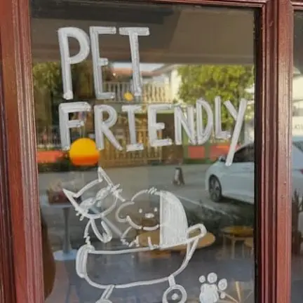 Ground Cafe ambiance image 3