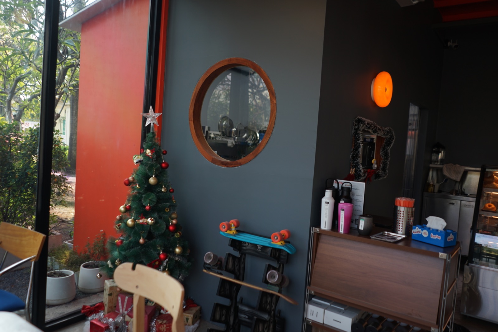 wake and grow coffee - Suanluang Rama IX ambiance image 3