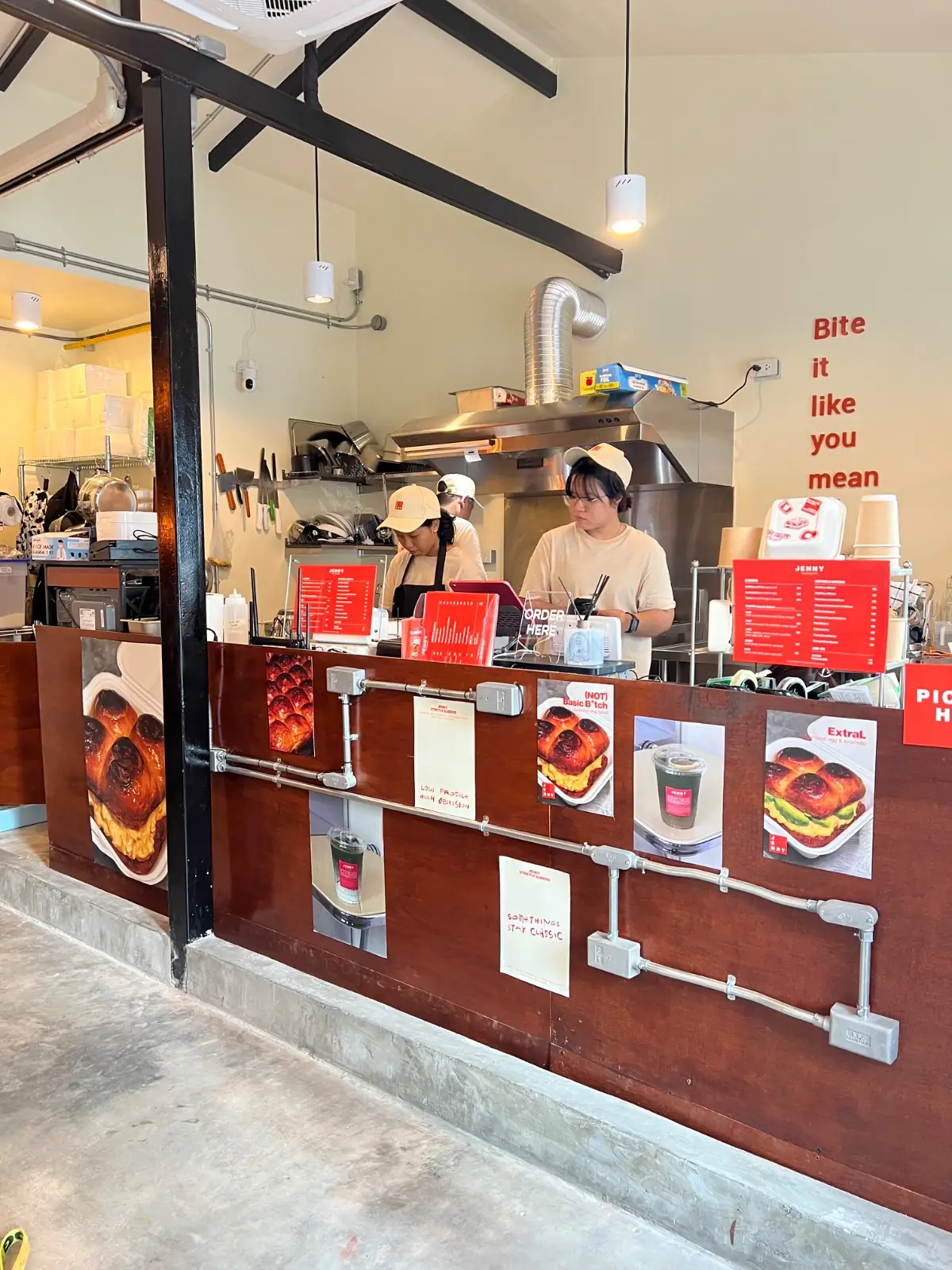 Jenny Strictly Sliders ambiance image 2