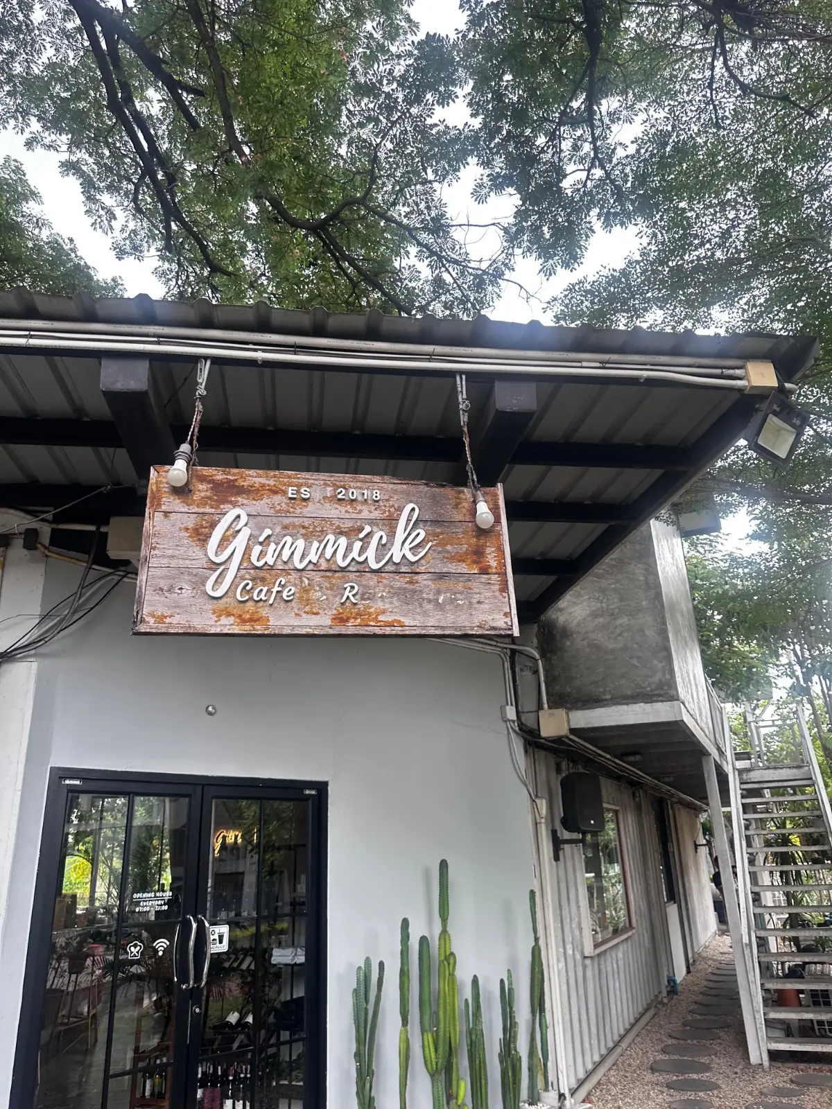 Gimmick Cafe overall image 2