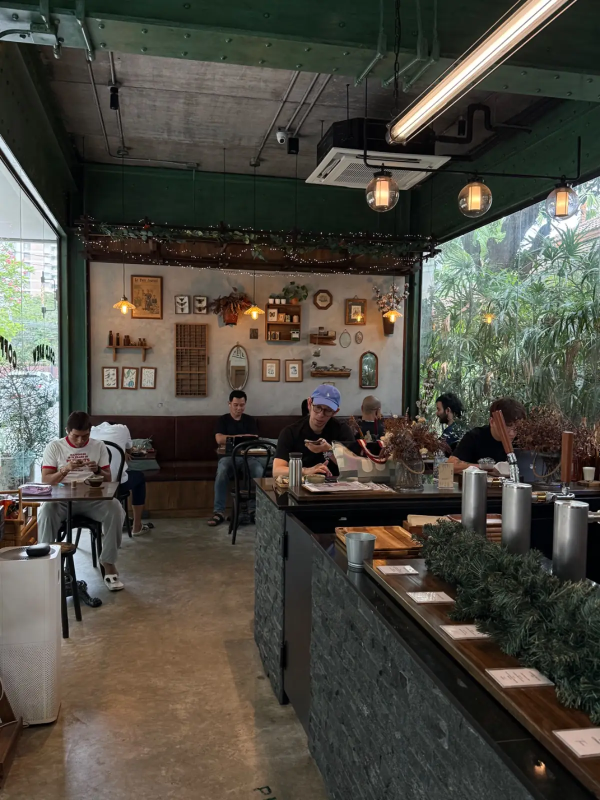 Thea Cafe overall image 4