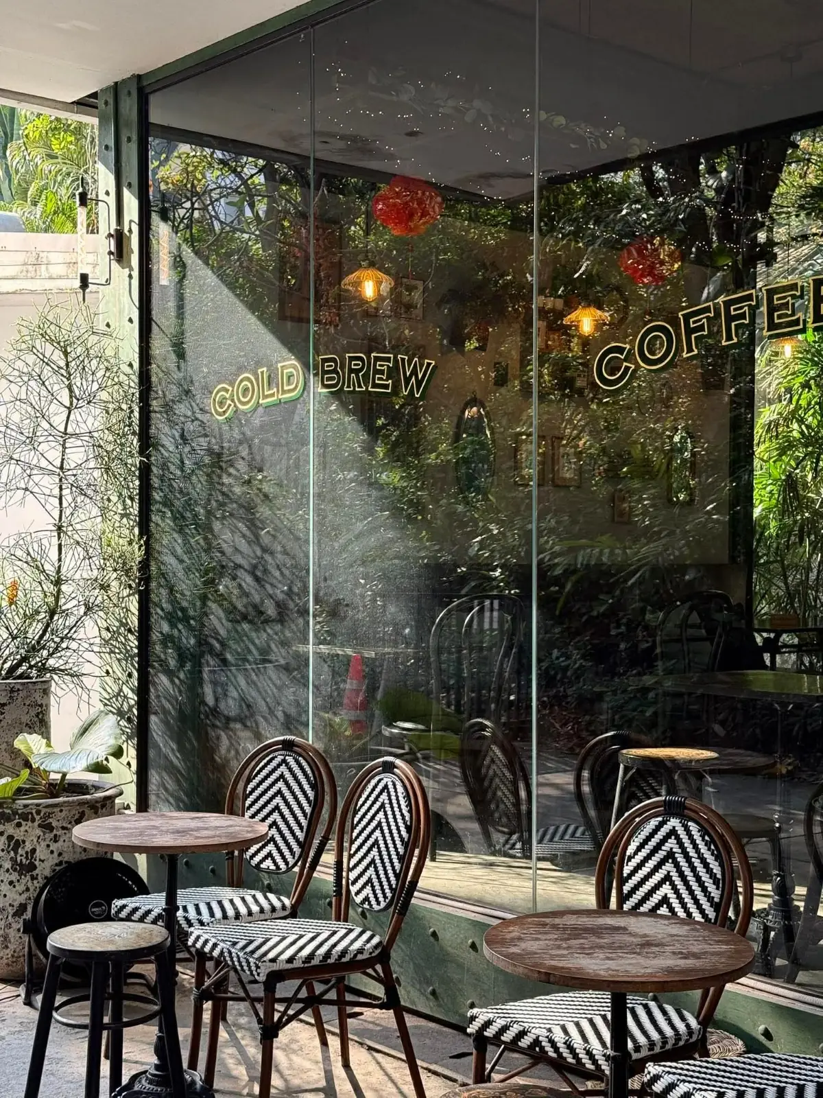 Thea Cafe overall image 5