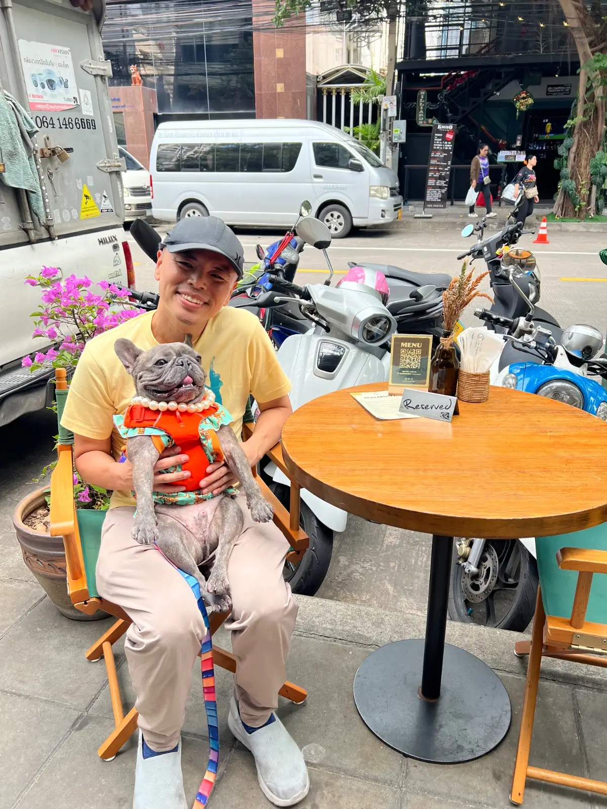 Le Café des Stagiaires pets image 3