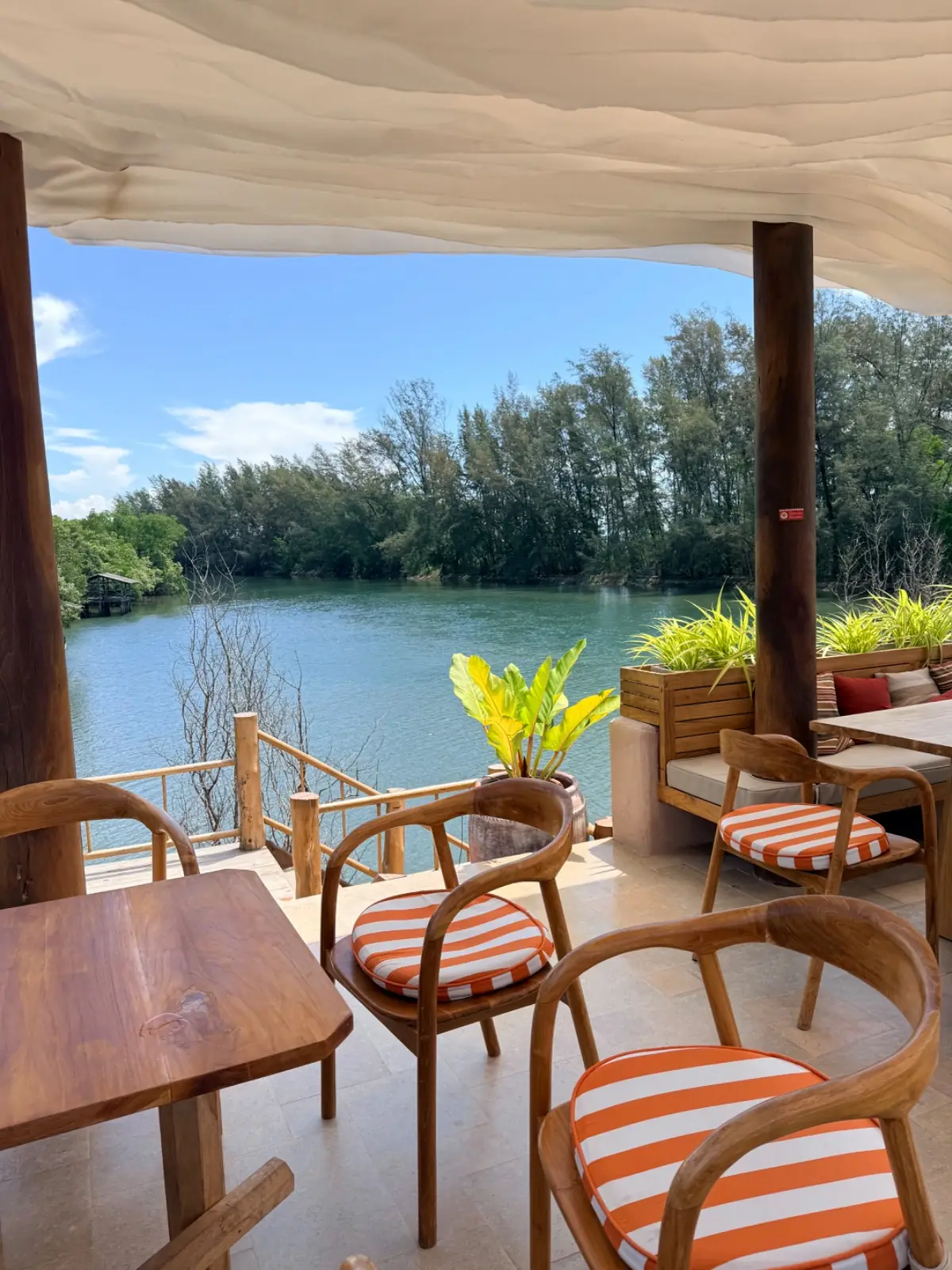 Lawon Canal Café overall image 6