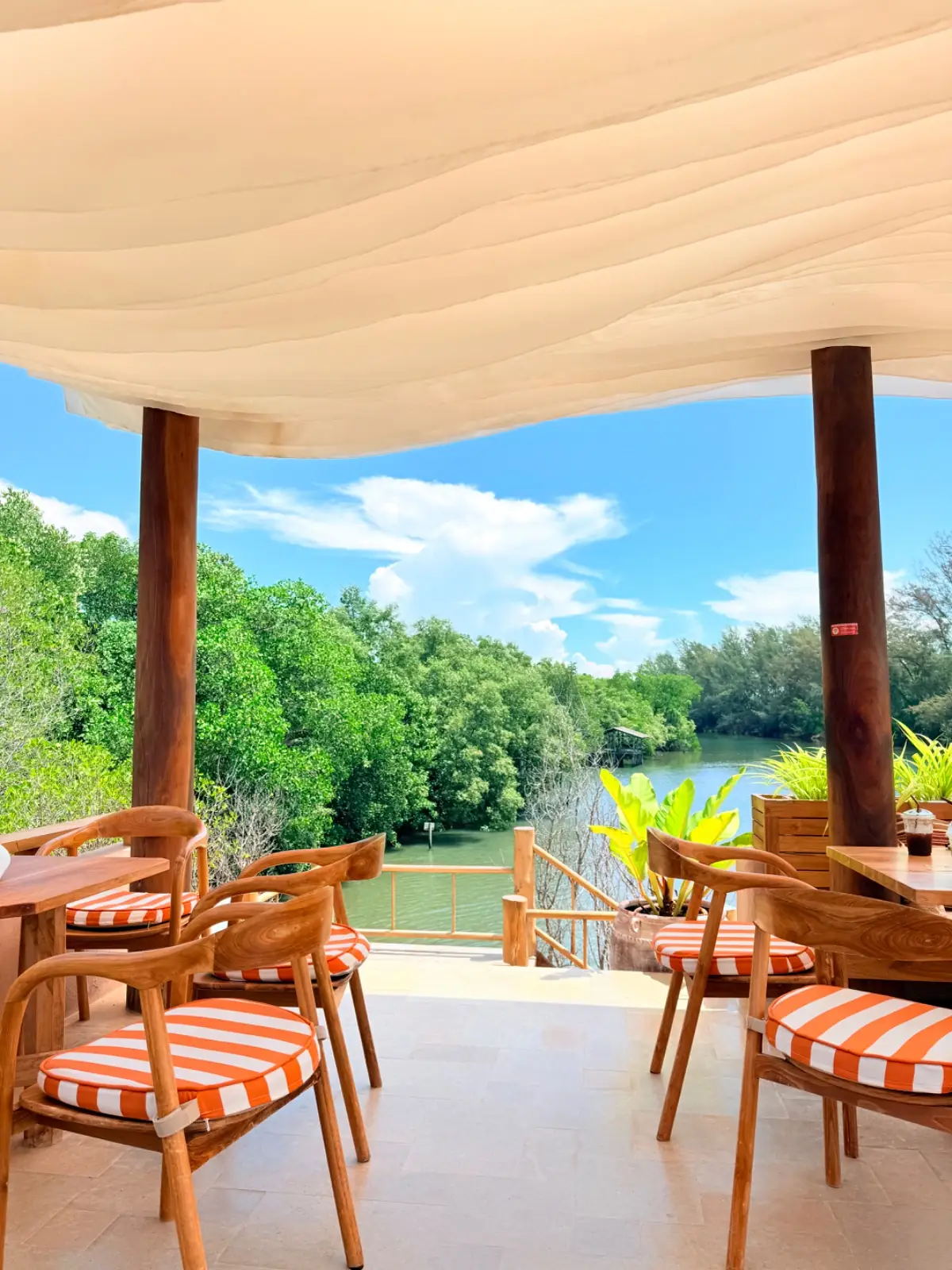 Lawon Canal Café overall image 7