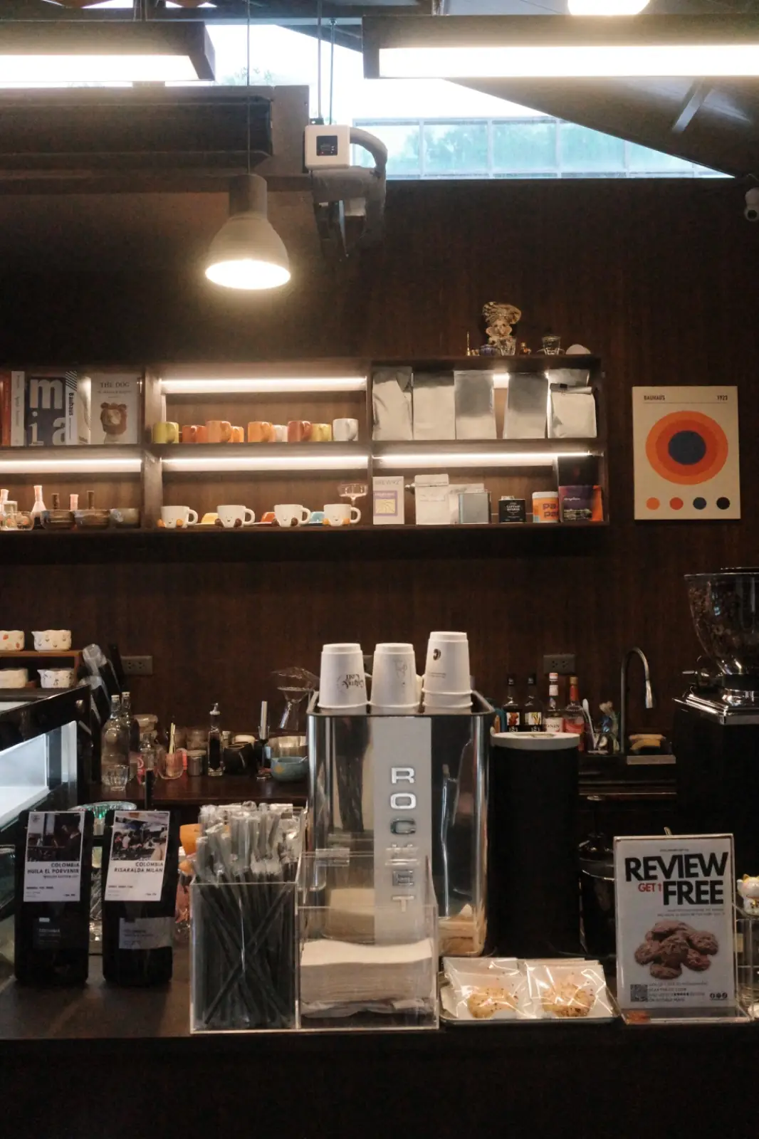 Calmandcoff Cafe overall image 3