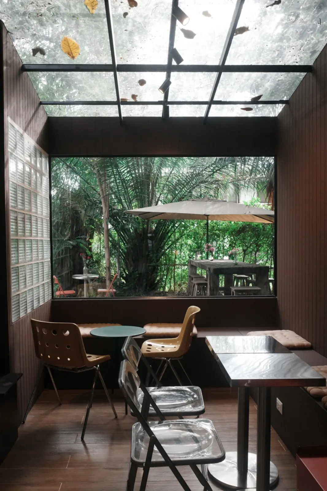 Calmandcoff Cafe overall image 2